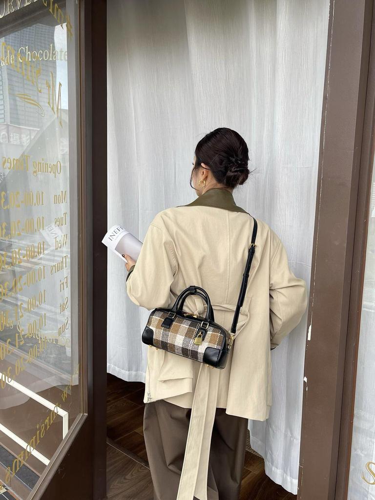 Women’s 2025 High-End Autumn/Winter Plaid Handbag: Stylish Shoulder & Crossbody Baguette Tote