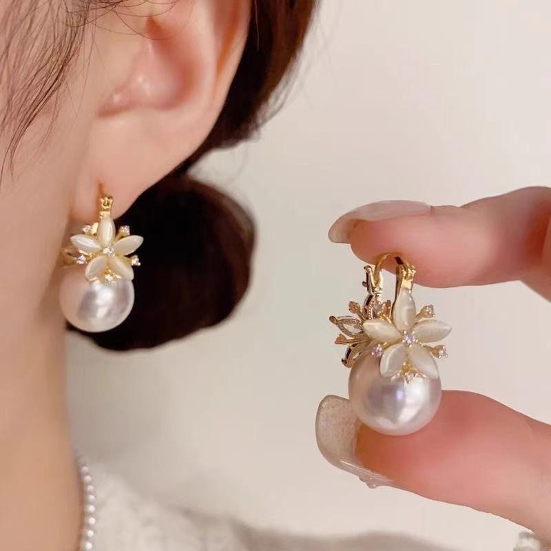 French Vintage Double-Sided Floral Pearl Earrings for Women – Elegant Retro Stud Accessories