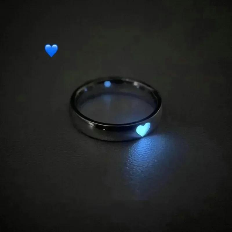 Bague Lumineuse dans le Noir Lumière Bleue Rose Bague Cœur d'Amour Couples Filles Bijoux Couleur Argent Taille Réglable Nouveaux Anneaux de Mode
