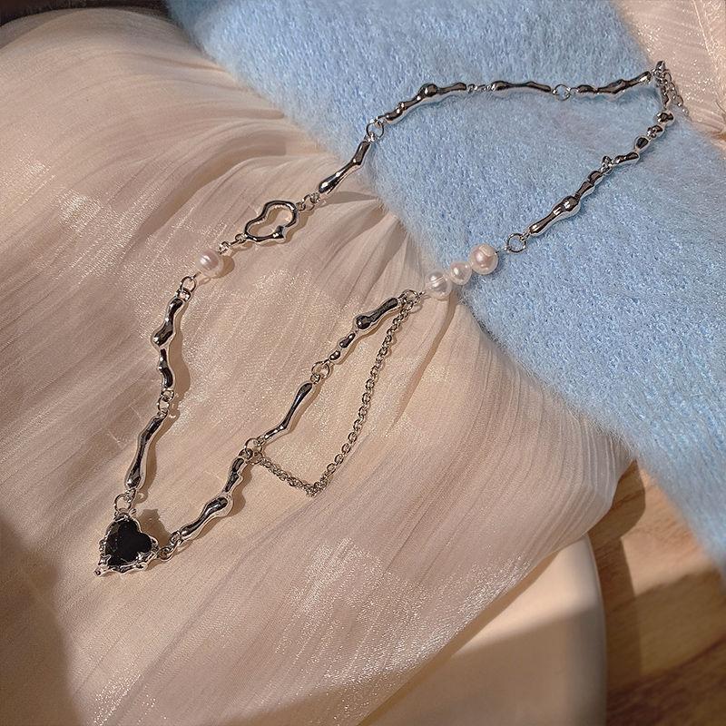 

Baroque Pearl~ Black Zirconium Love Necklace Women s Light Luxury Fashion Niche Design Spice Girl Sweater Collarbone Chain Winter