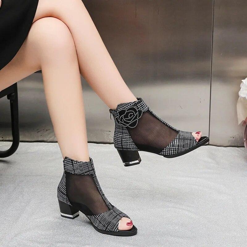 2024 Sommer Tykke Hæler Sandaler Dame Nye Rhinestone Mesh Pustende Sko Kvinner Mote Kule Støvletter Svart Spiss Tå Høye Hæler