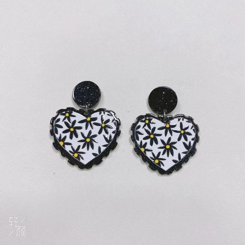 Dreamy Summer Romance Earrings: South Korea's New Trend for Women