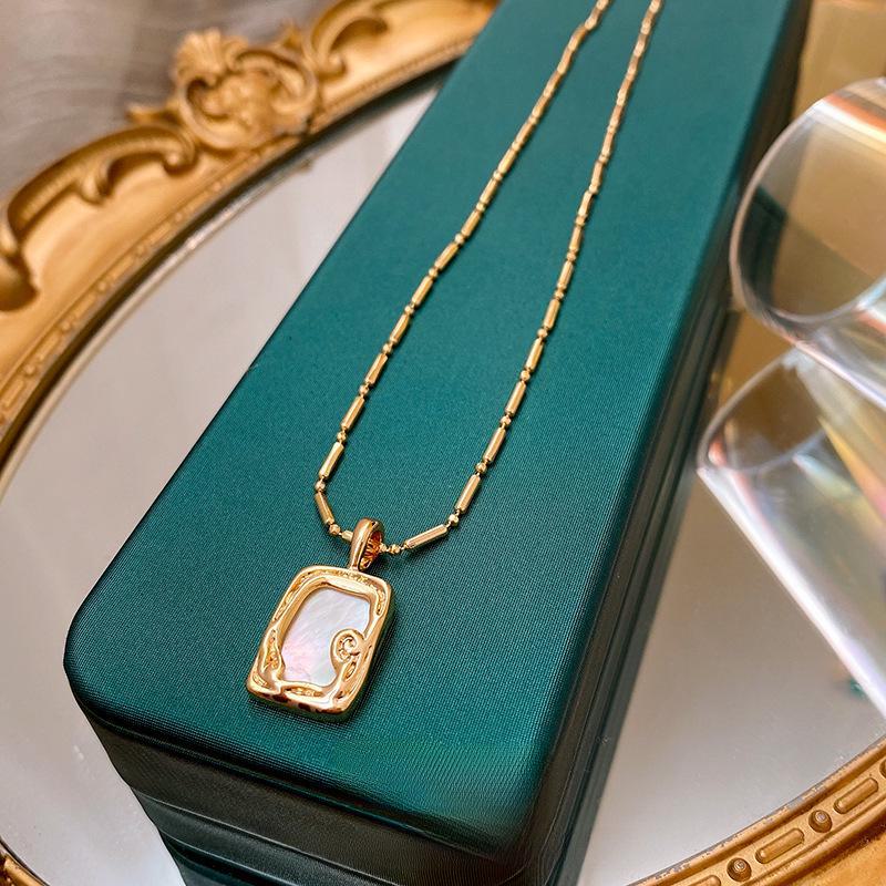 Real Gold Electroplated Square Pendant Necklace: Retro Clavicle Chain, Elegant All-Match Luxury Design