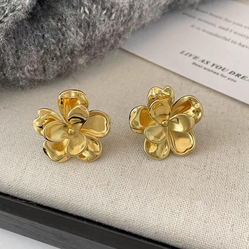 Exaggerated Metal Flower Earrings New Elegant Smooth Flower Stud Earrings For Women Girls Fashion Party Jewelry Gifts