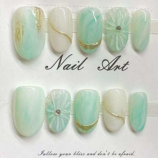 

Hand-Painted Emerald Green Nail Art with White Floral Design - Elegant, Wearable, and Detachable Nail Tips for a High-End Look. Large