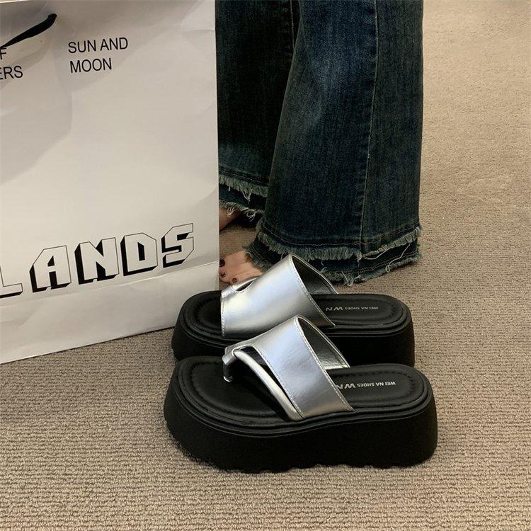 Thick-soled Beach Flip-flops Shoes, Outer Wear Women's Shoes, New Soft-soled Design Sandals In Summer 2025