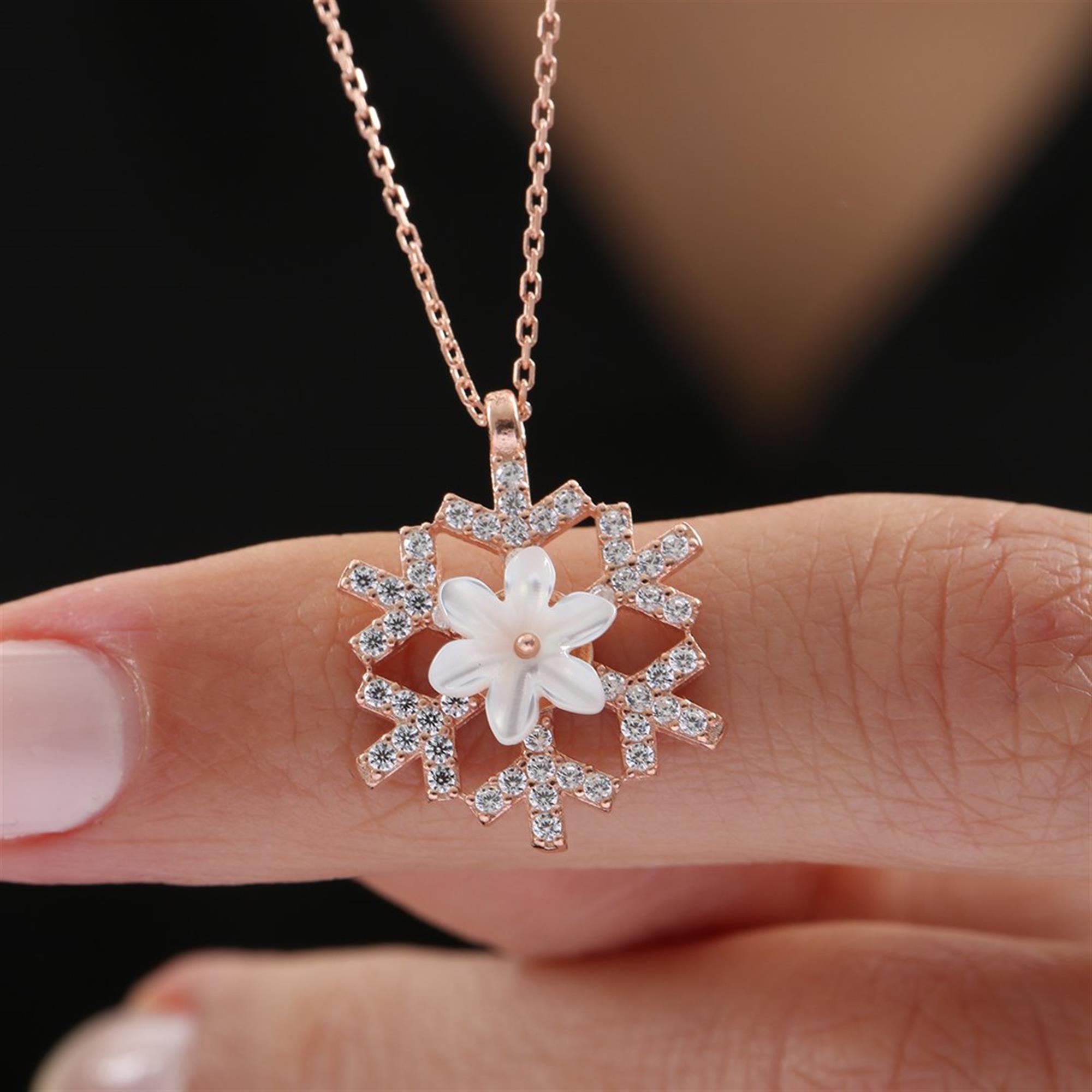 

Işıltılı Kar Kristali Manolya Çiçeği Rose Renk Flowers Gümüş Kolye