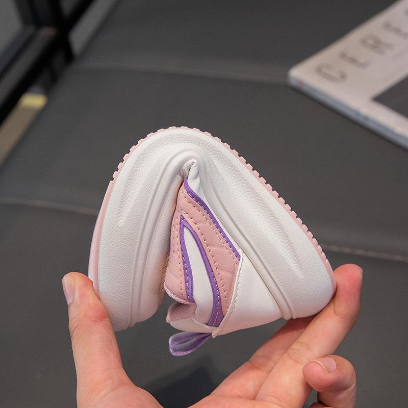 Atmungsaktiver Sport-Sneaker für Kinder mit weicher Unterseite, neuer Freizeitschuh für Schüler mit rutschfester Sohle