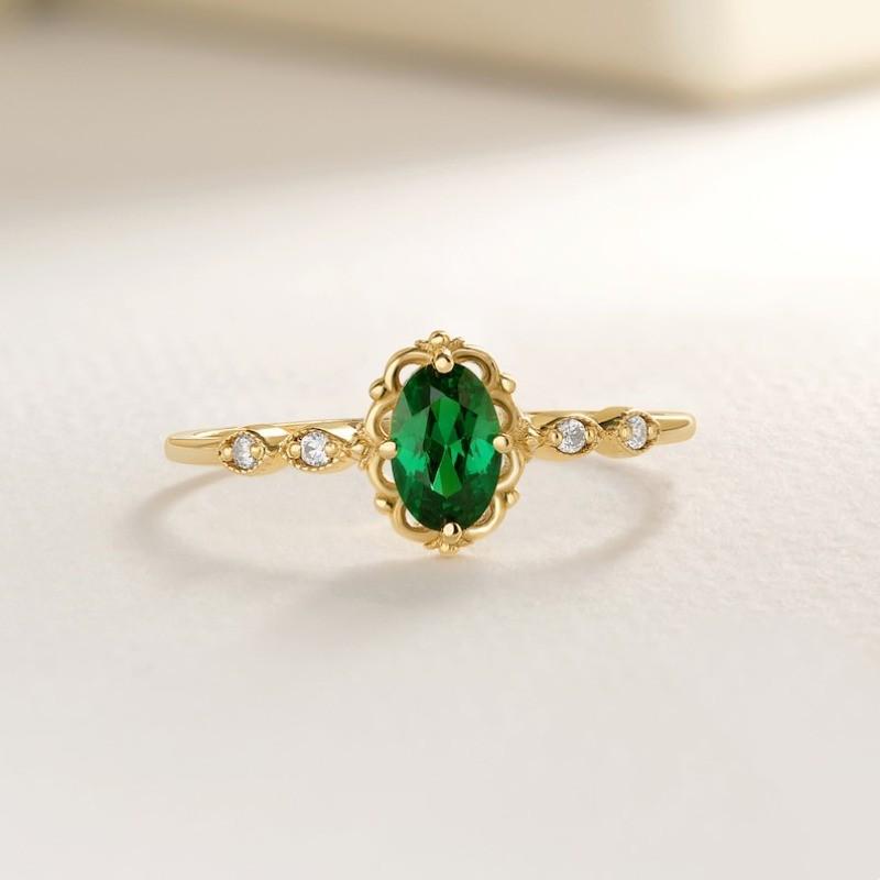 Yun Miao Elegant Emerald Inlaid Ladies' Ring