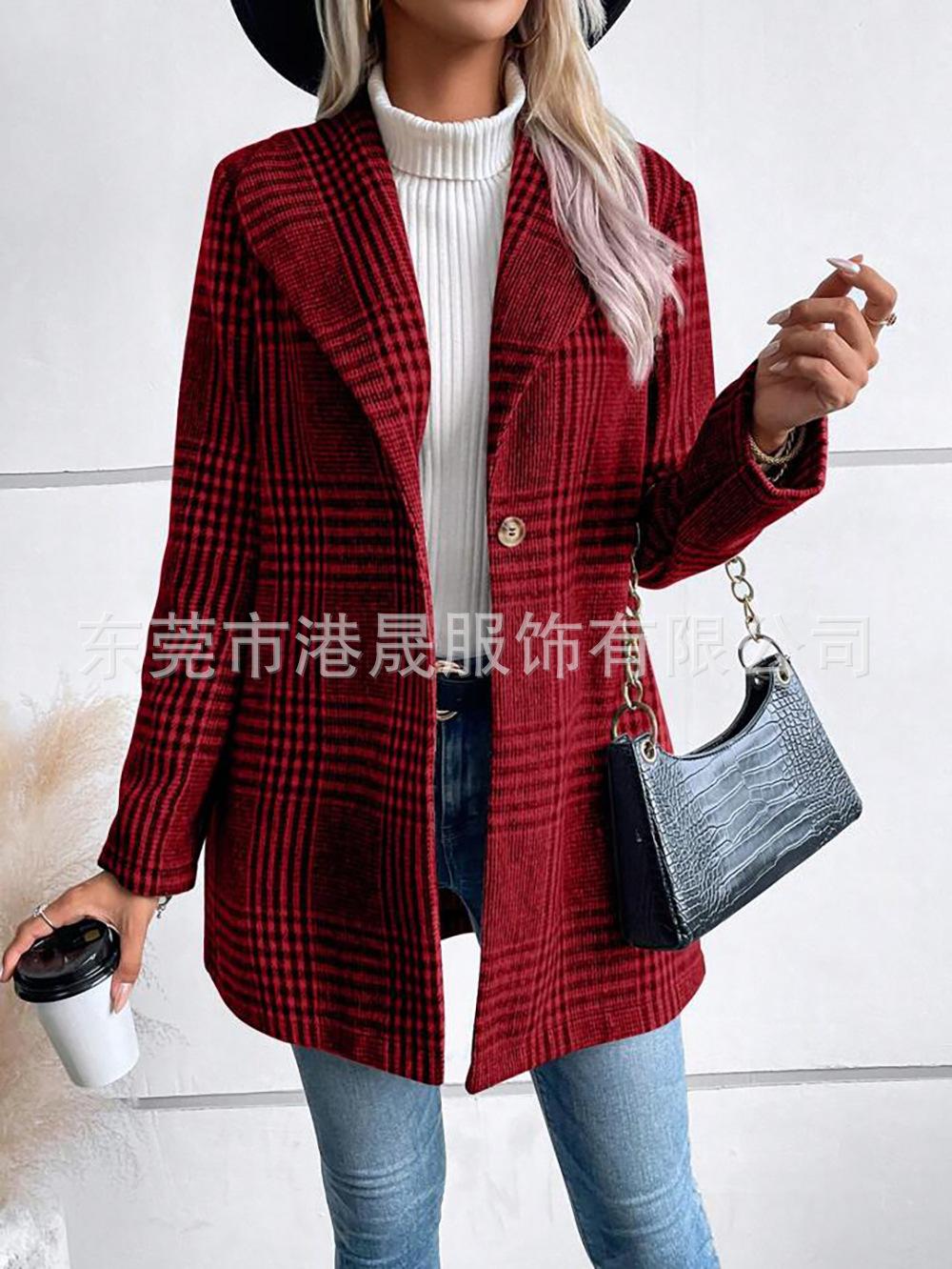 

Женское клетчатое пальто средней длины с лацканами с насечками, однобортной застежкой на пуговицы и деталями на манжетах коричнево-бежевого, бордового и серо-черного цветов XL