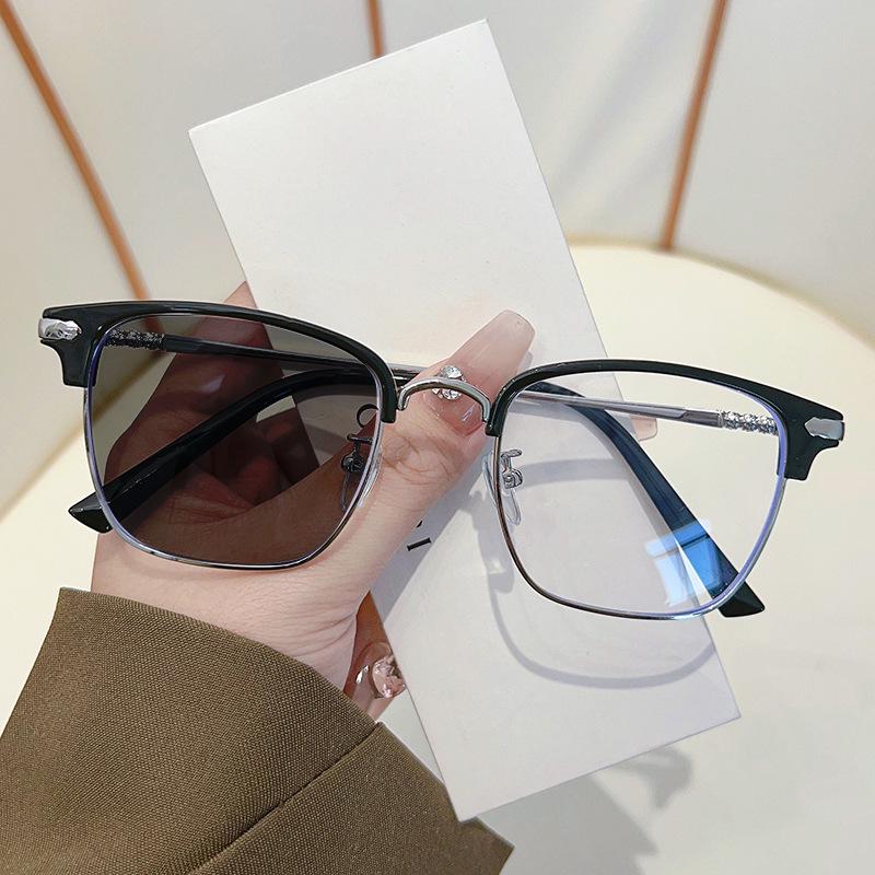 821 Stylish Photochromic Myopia Glasses: Half-Rim, Anti-Blue Light, Color-Changing to Gray for Tech-Savvy Men