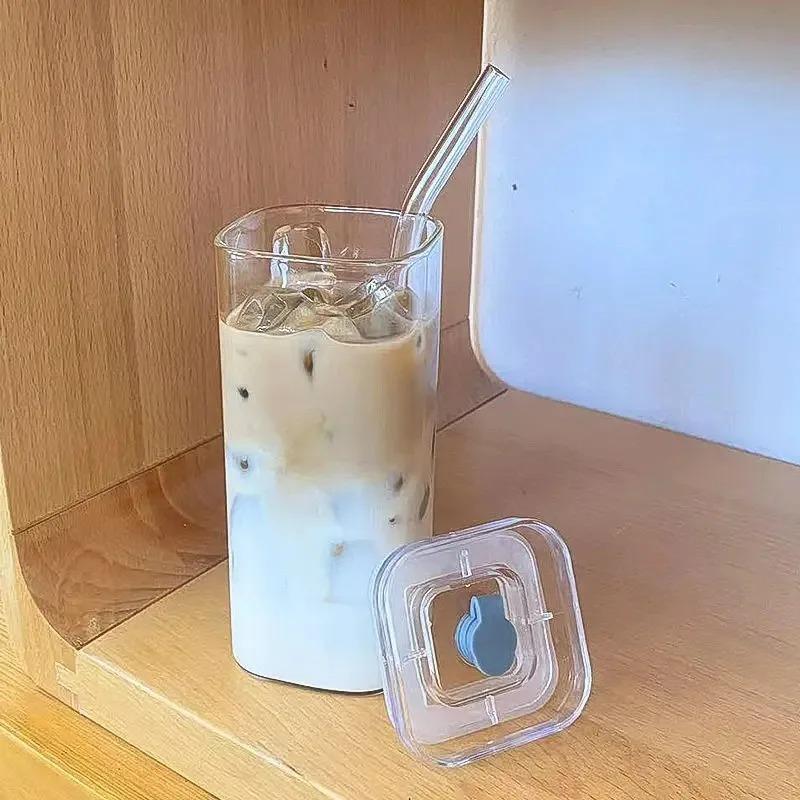 2 Stück Quadratische Hitzebeständige Kaffee-Glasbecher mit Deckel und Strohhalm Transparente Milch Tee Saft Tassen Kaffeebecher für Zuhause Bar Trinkgeschirr