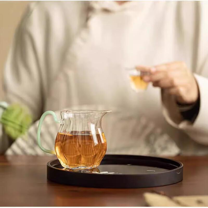 Farbiger Griff Geriffelte Glas Fairness-Tasse
