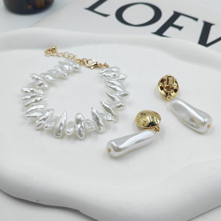 

European & American Irregular Baroque Pearl Bracelet & Ear Clip Set – No Piercing Required Ear Clip
