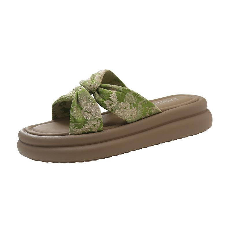 New Chinese style slippers women's summer wear 2025 new muffin platform one-word drag beautiful holiday sandals