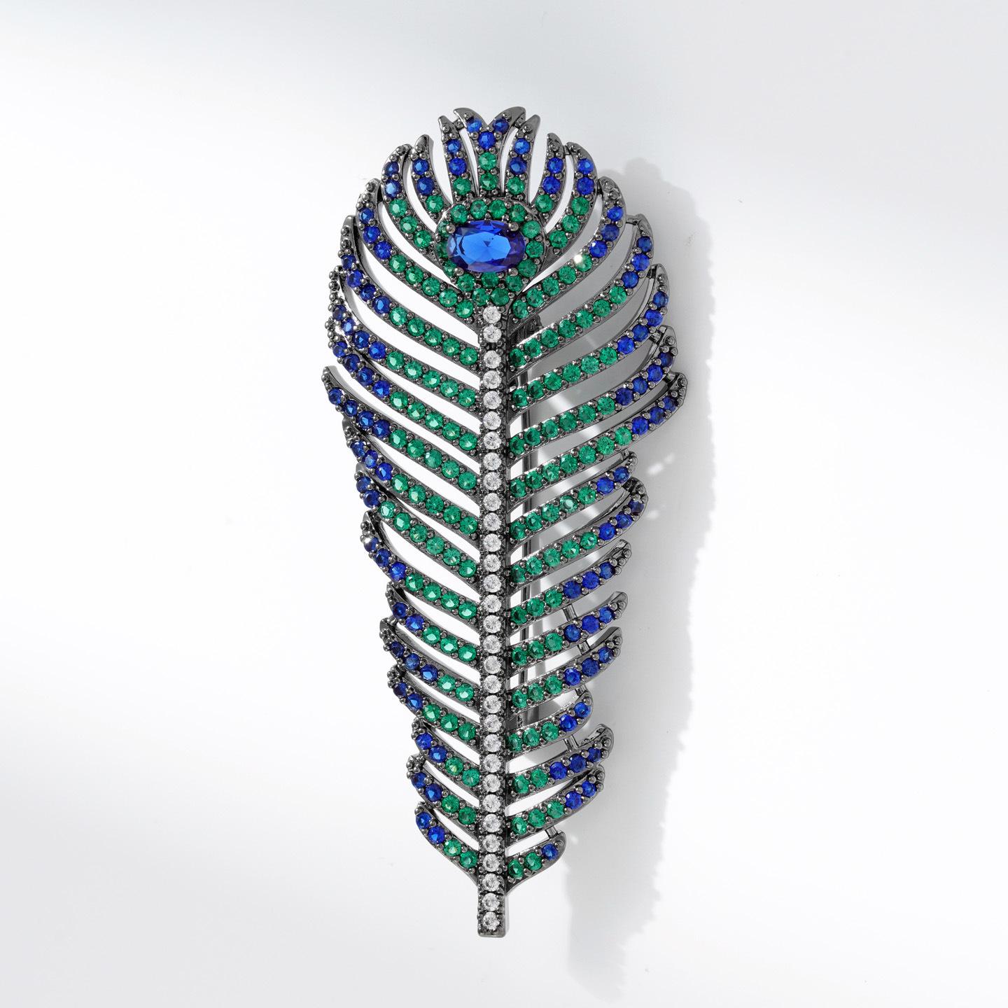 Luxurious Copper Zirconia Peacock Feather Brooch for Women - Elegant Suit Decoration and Corsage for Dinner Parties