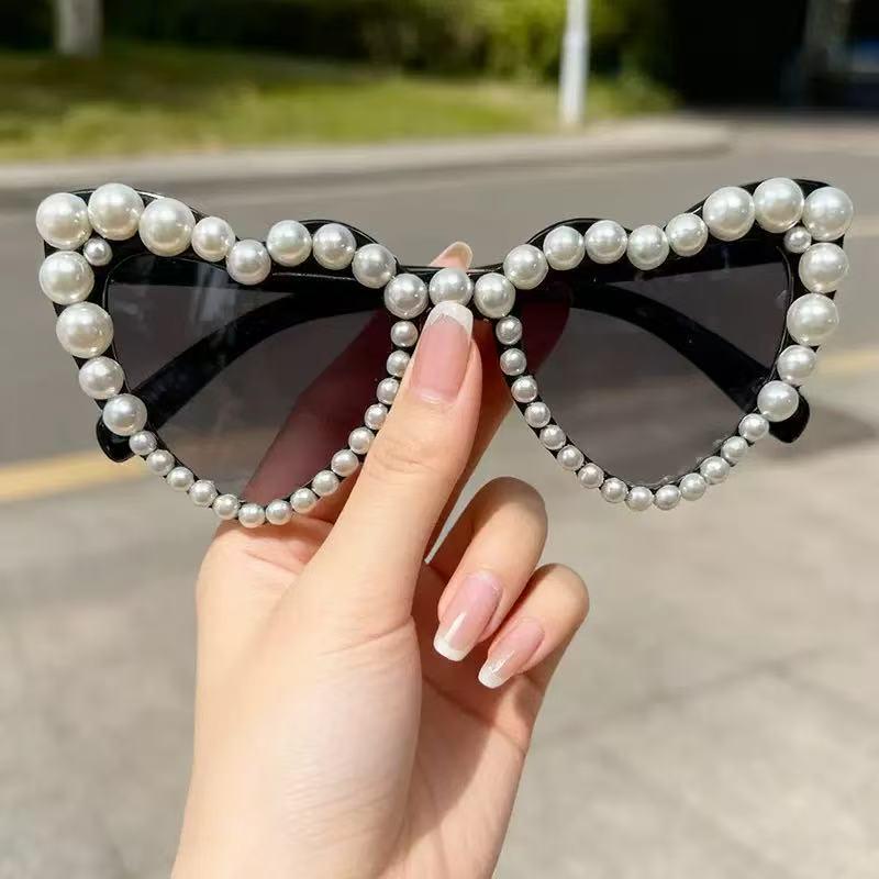 2025 Retro Heart-Shaped Pearl Cross Sunglasses for Men & Women - Stylish Party & Street Style