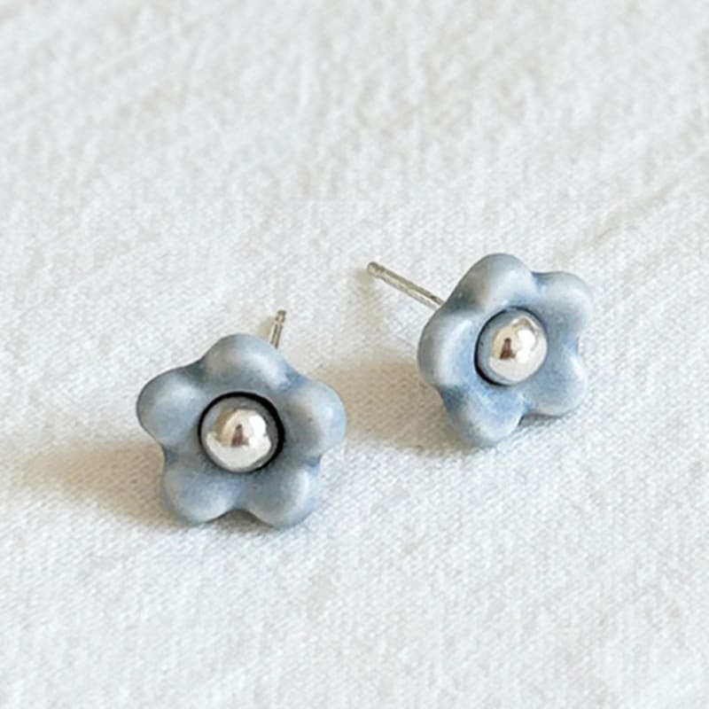 Metamic Ceramic Flower Earring (Baby Blue)