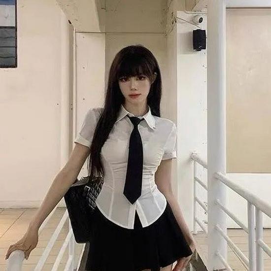 

Школьная форма JK в корейском стиле: Сладкий и Острый Слимминг Набор из 3 предметов с Белой Футболкой с Коротким Рукавом L (recommended for 55-59kg)