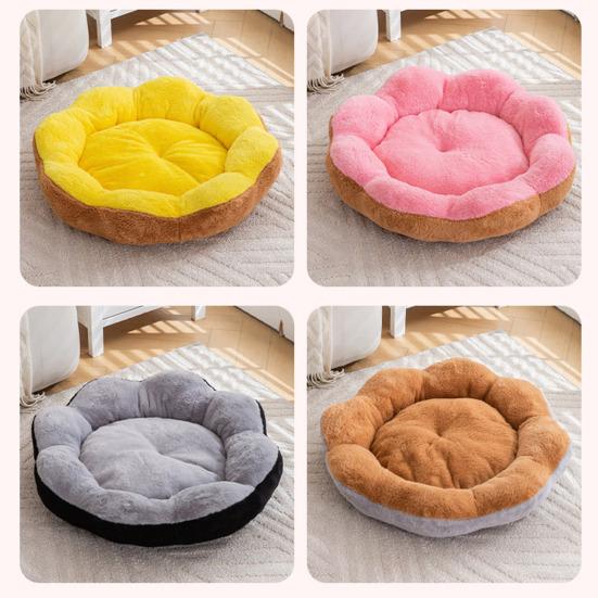 Winter Pet Bed Flower Shaped Plush Dog Bed with Anti-slip Bottom