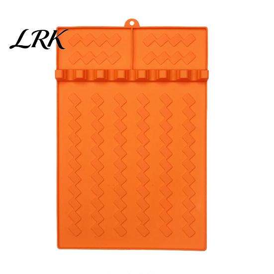 Raised Edge Silicone Mat Barbeque Tool Mat, Food-Grade Heat Resistant Grill Non-Slip Anti-slip Pad Easy Cleaning Spatula for Outdoor Kitchen