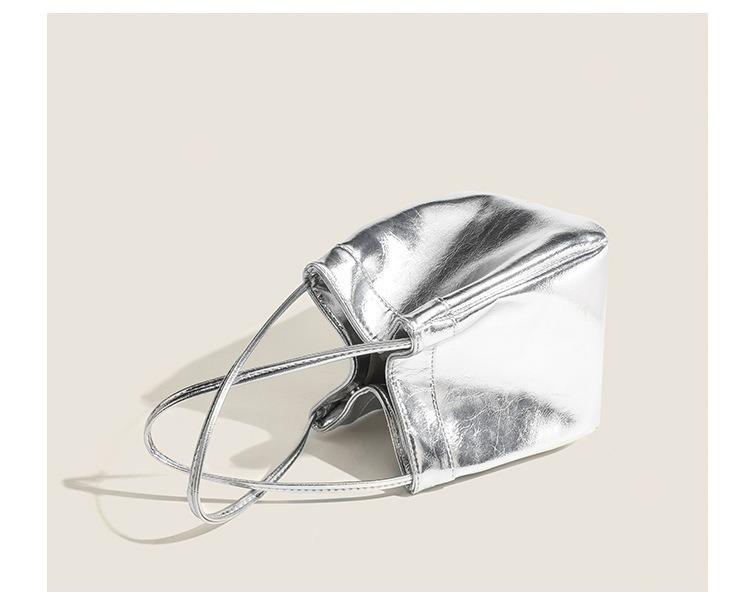 High-Gloss Dopamine Trend Tote: Mirror-Finish Textured Shell Handbag