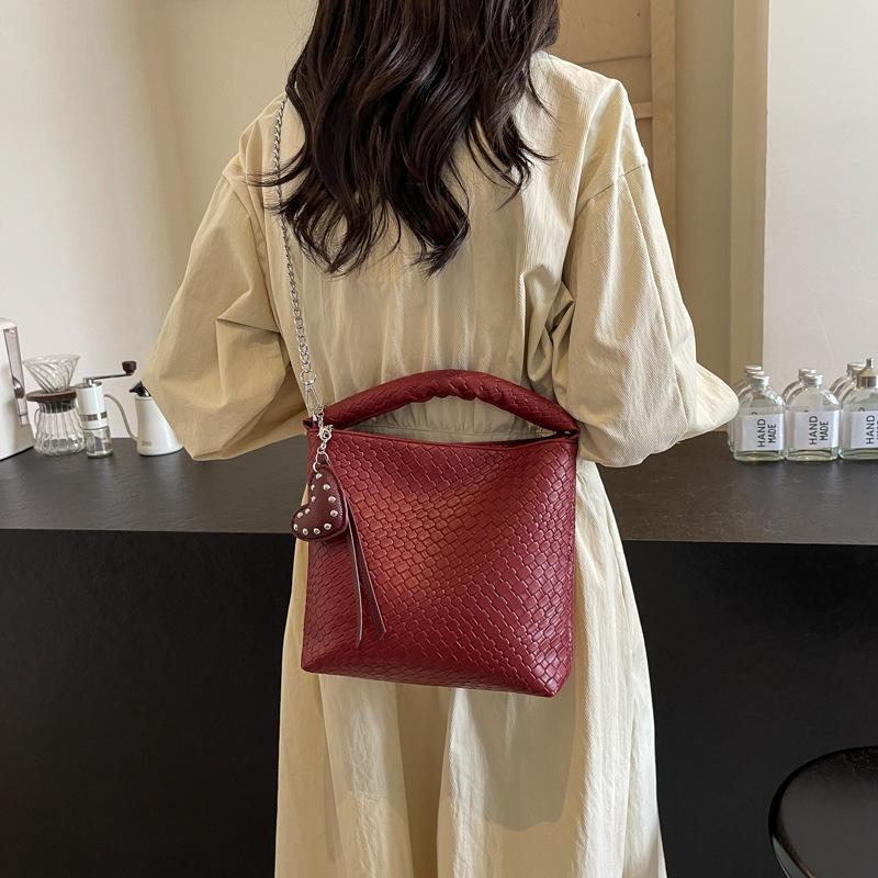 2025 New Plaid Handbag Large Capacity Shoulder Tote Armpit Bag Casual Simple Texture Bucket Bag