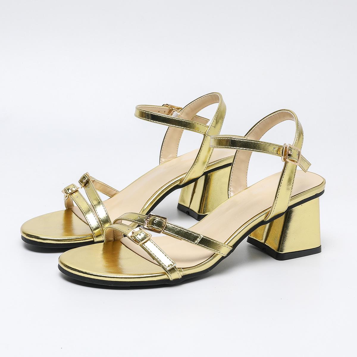 

Модные и стильные женские босоножки большого размера на толстом высоком каблуке с пряжкой 43 золотой