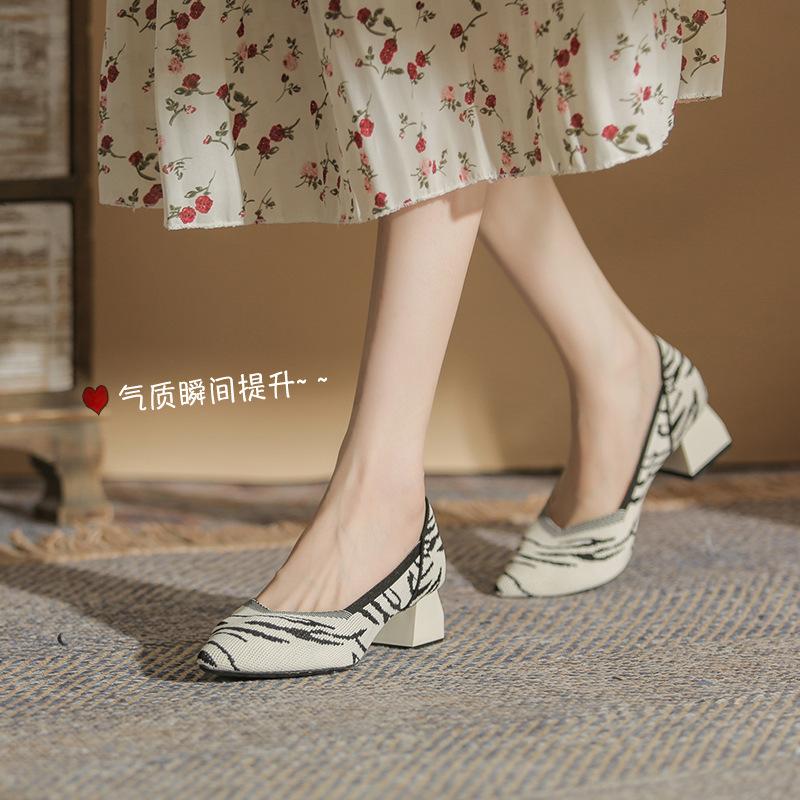 Flying woven single shoes women's medium heel high heel versatile breathable soft sole thick heel pointed head spring and autumn knitting