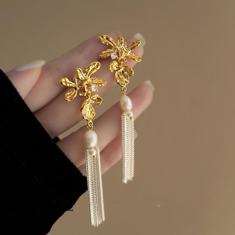 Women Shiny Rhinestone Pearl Geometric Earrings Light Luxury Elegant Temperament French Retro Palace Style Ear Jewelry For Women