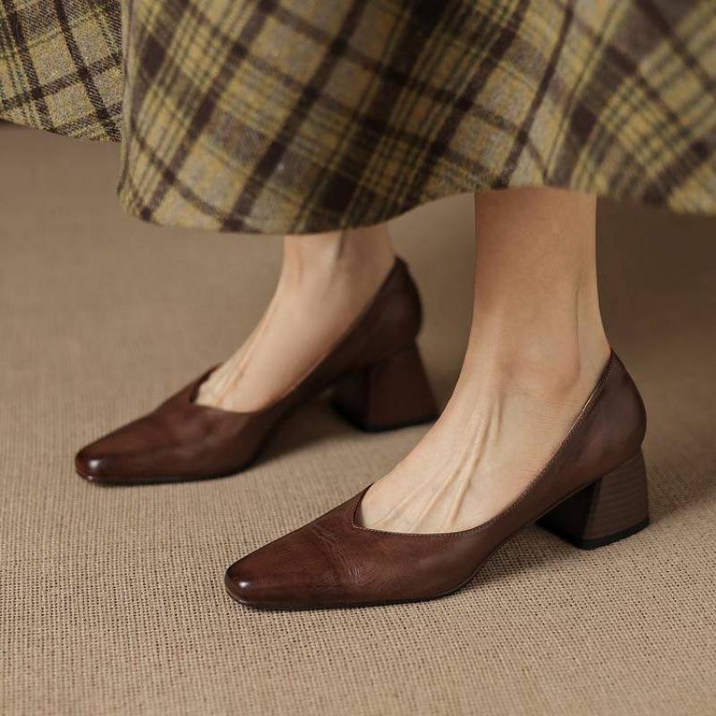 New women's thick heel large size women's shoes casual solid color leather square head single shoes one pedal four seasons wear cowhide single shoes
