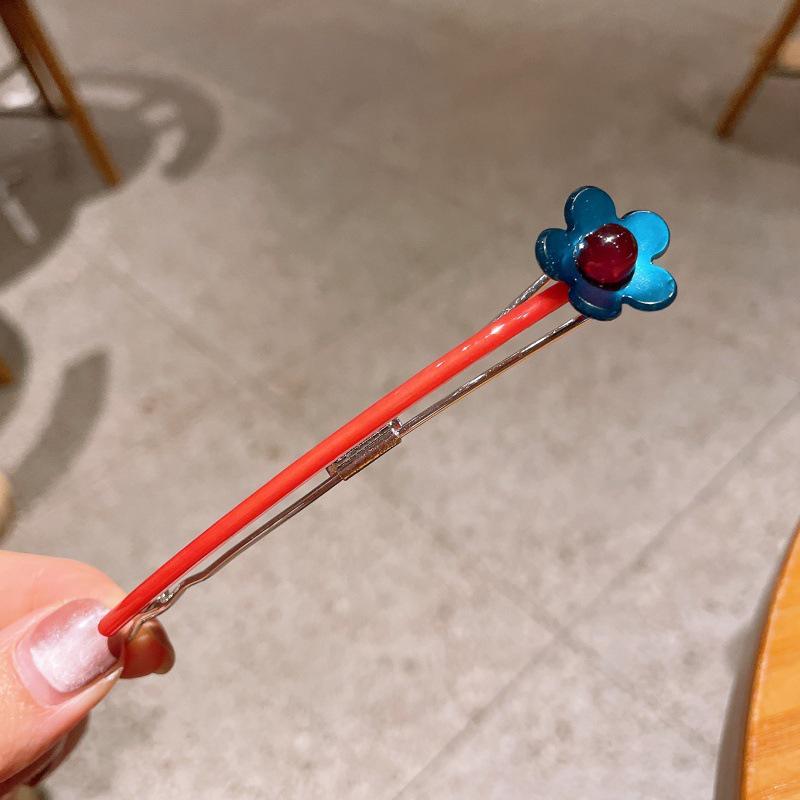 Korean Style Floral Frog Button Hair Clip: Elegant Color-Blocking Accessory for Women’s Updo