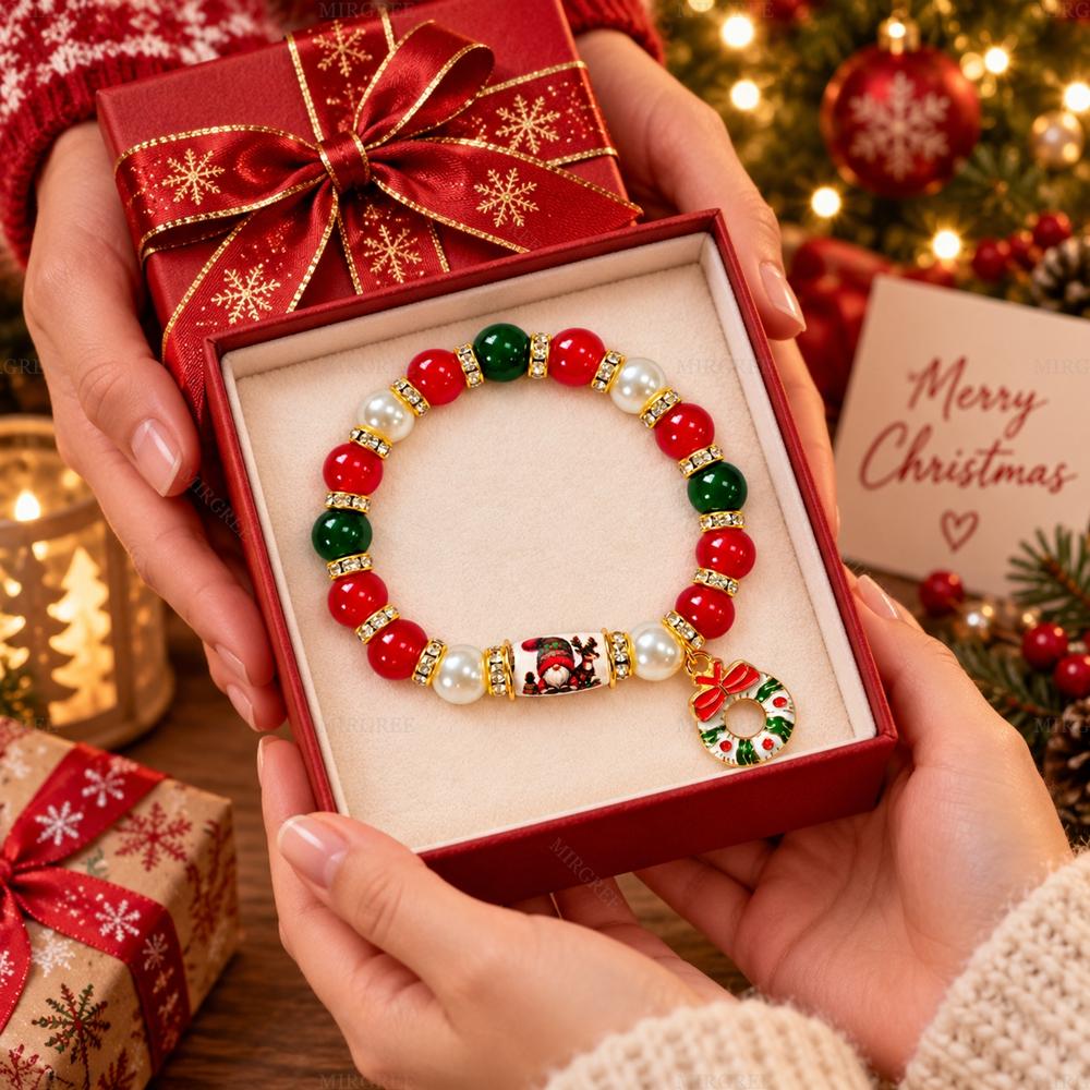 MIRGREE Christmas Gnome Bracelet for Women, Red Green White Beaded Bracelet with Wreath Charm, Festive Holiday Jewelry, Christmas Gift for Her