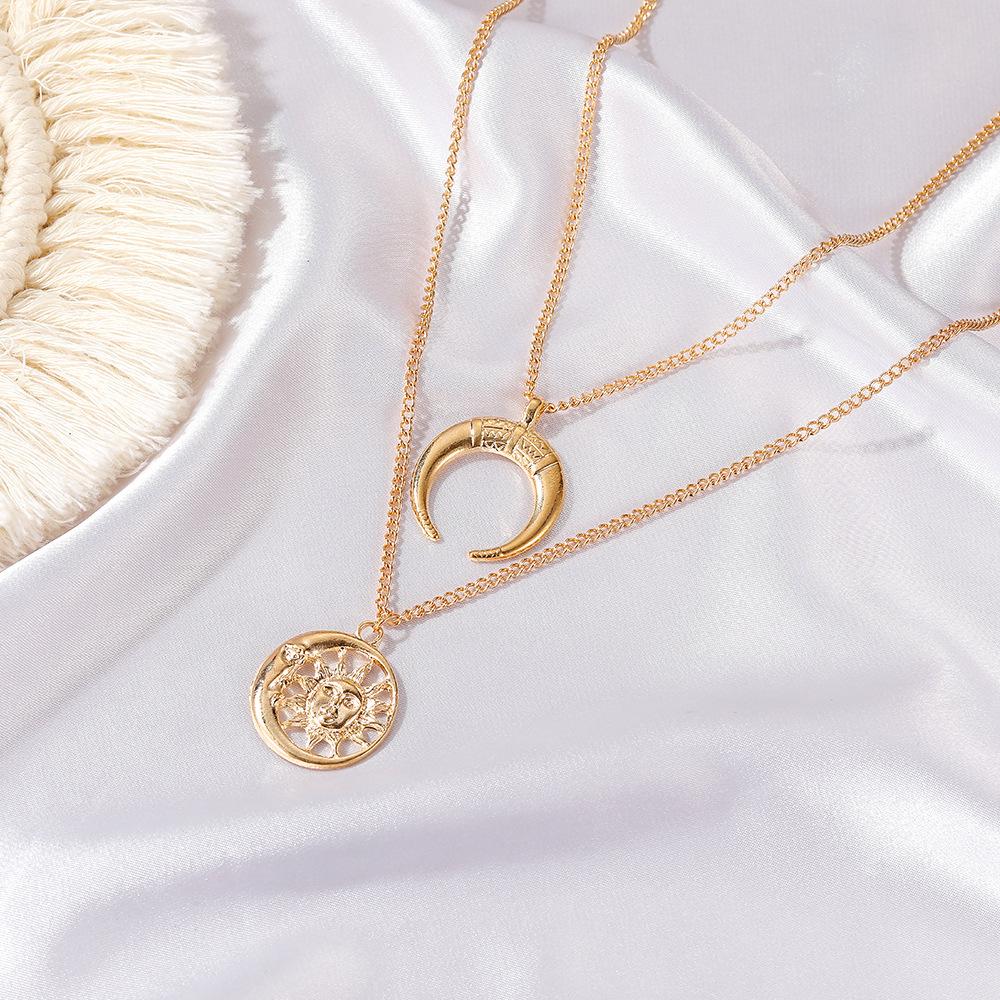 Golden Multi-layer Pearl & Portrait Pendant Necklace - Fashion Retro Clavicle Chain for Women