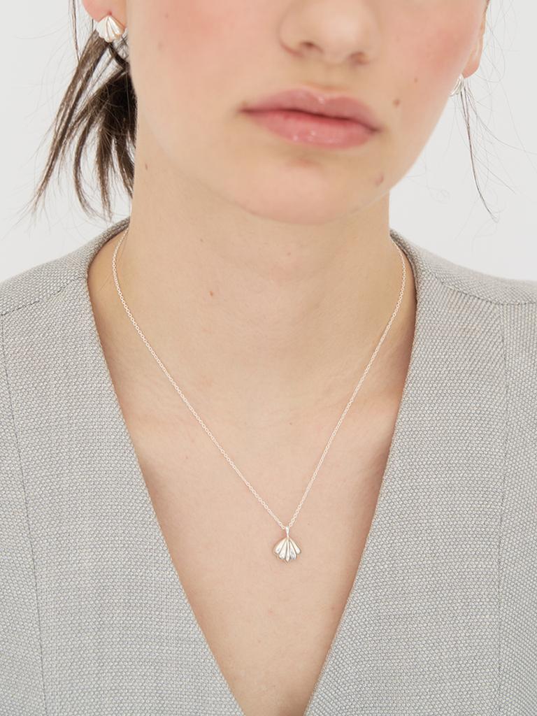 Still Instant Shell Flow Necklace