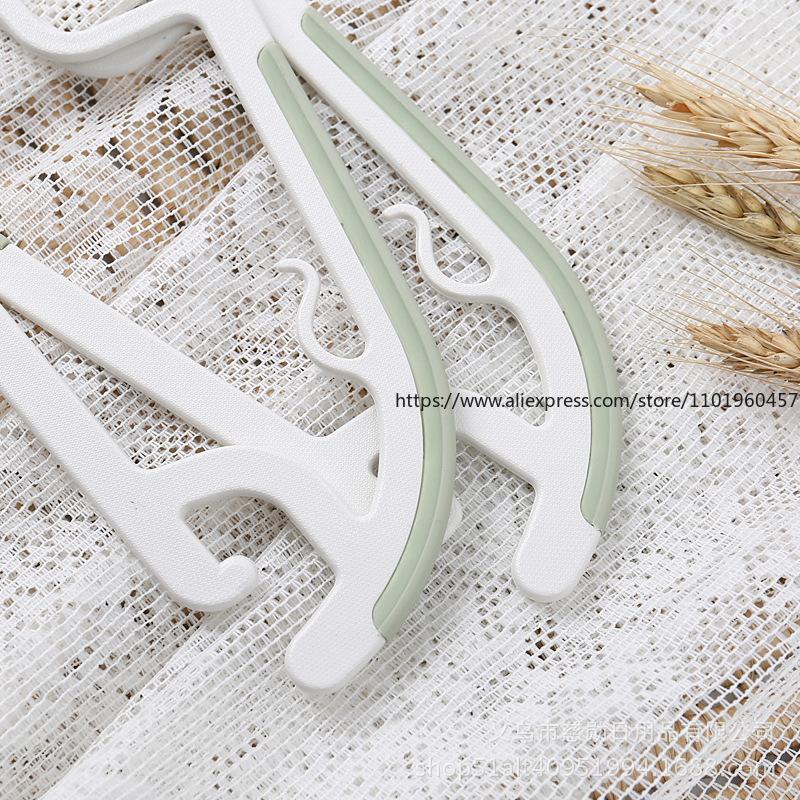 Multi-Functional Plastic Clothes Hangers for Home Non-Slip No-Trace Coat Hangers Bulk-Pack Clothing Hooks for Drying Hanging