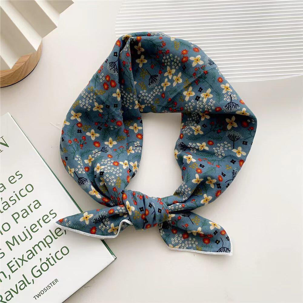 Retro Green Floral Small Silk Scarf - Korean Style Women's Versatile Autumn/Spring Accessory, Thin Square for Neck or Headband