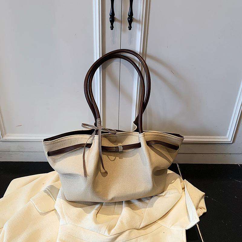 Large Capacity Pleated Bag Women's Autumn and Winter 2025 New Retro Niche Design Shoulder Underarm Bag Commuter Tote Bag