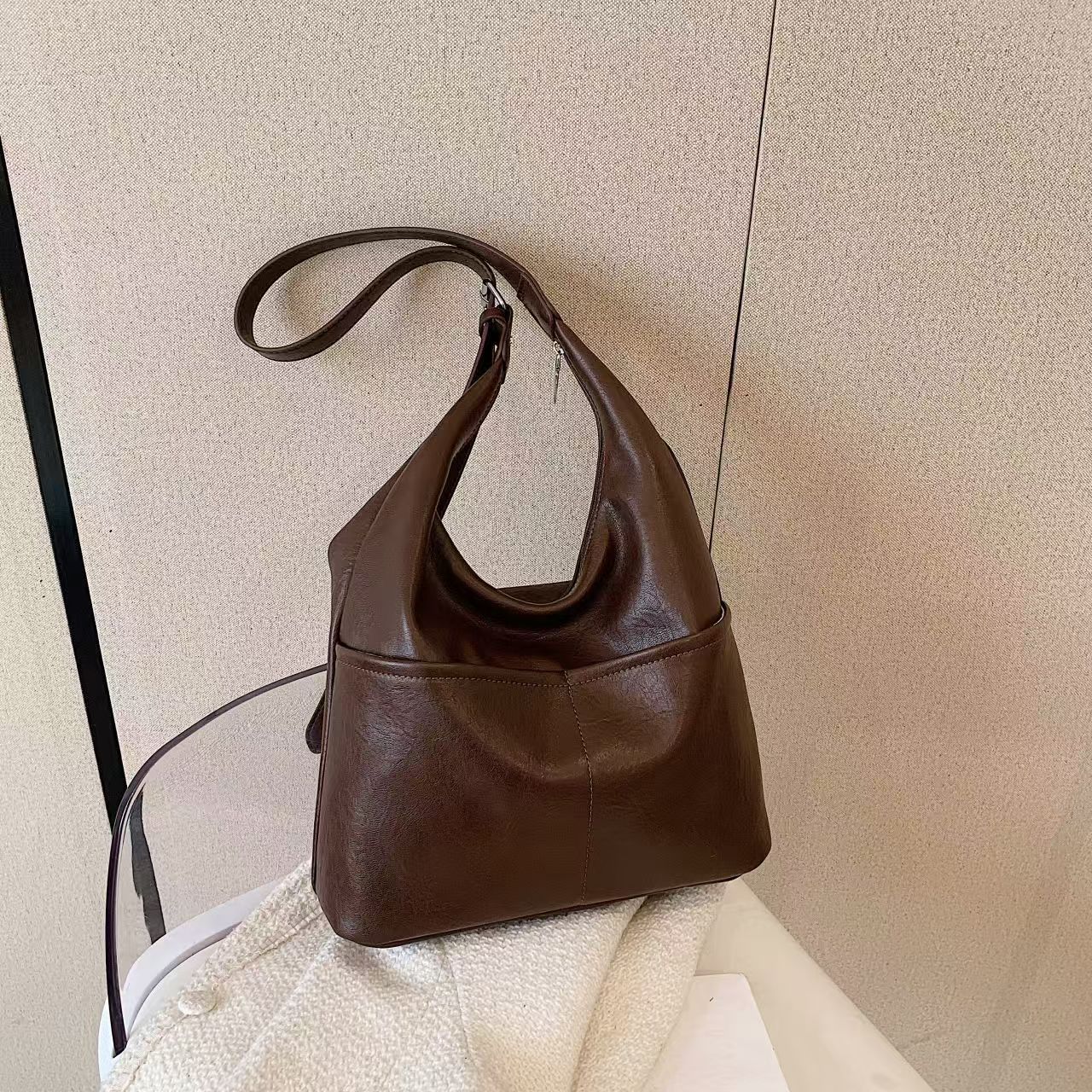 

Мягкая кожаная сумка-ведро женская модная женская сумка-мессенджер в стиле ретро High Sense темно-коричневого