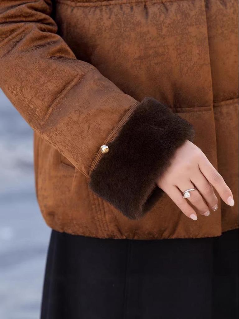 Premium Winter Down Jacket for 45-Year-Old Women: Short, Stylish, Cotton-filled Outerwear