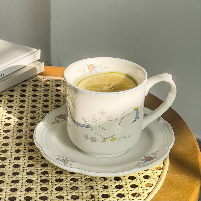 

Cartoon Swan Floral Ceramic Cup and Saucer Ins Wind Coffee Cup and Saucer Set Korean Afternoon Tea Flower Tea Cup