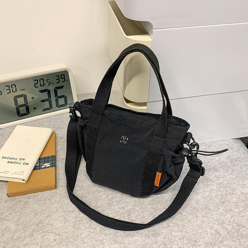 New casual handbag bucket bag fashion niche design bucket bag women's lightweight spring shoulder messenger bag