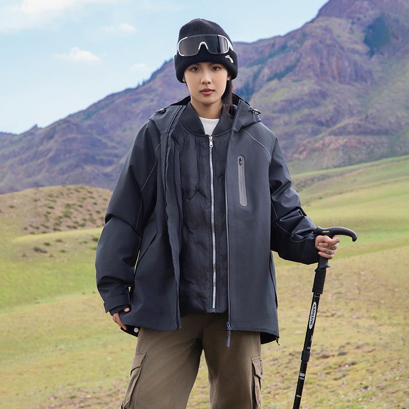 Autumn and Winter New Outdoor Three-in-one Removable Cotton Liner Windproof, Waterproof, Warm and Cold Couple Jacket