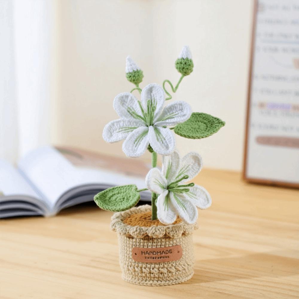 

Potted Knitted Flower Tung Blossom Artificial Flowers Unique Crochet Flowers Desktop Decoration білий