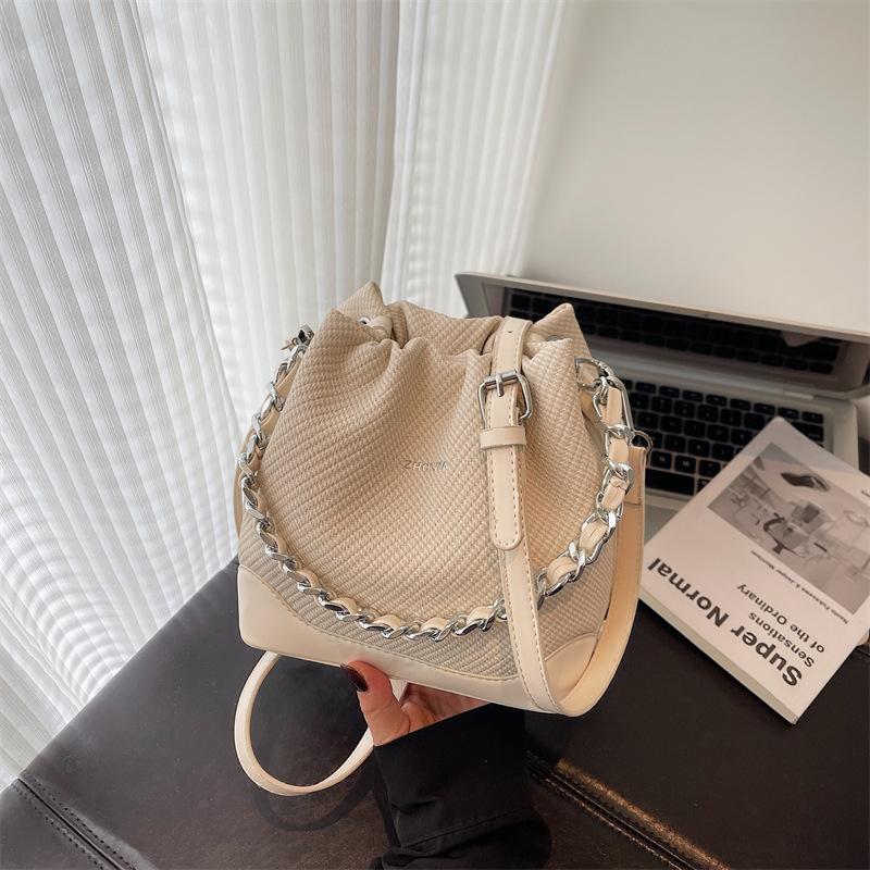 High-end bucket bag women's new niche design fashionable versatile chain shoulder messenger bag