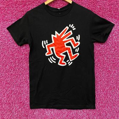 T-shirt con Grafica Cane Danzante di Keith Haring