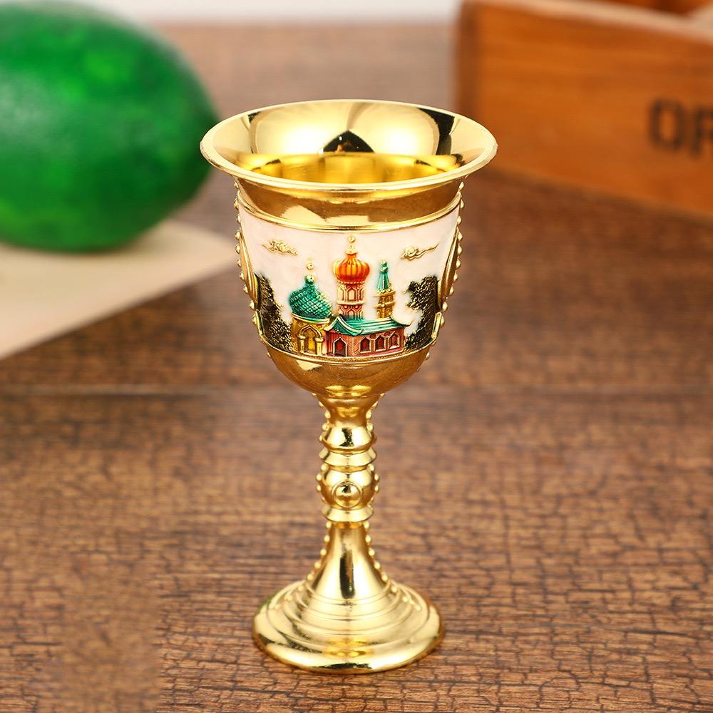 Europejski Wykwintny Zamek Puchar na Alkohole, Mini Szklanka do Wódki z Metalowym Reliefem, Przenośny Vintage Kielich, Dekoracja Pamiątkowa z Podróży, 1 szt.