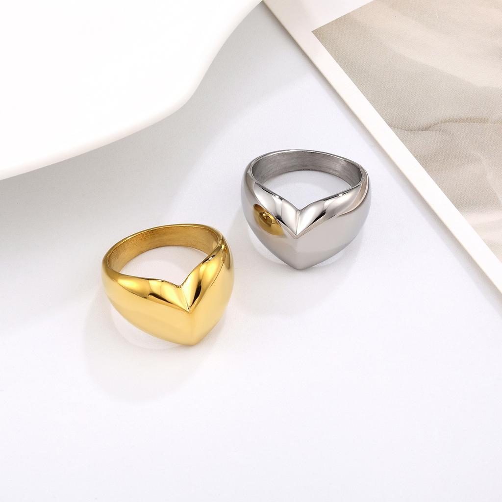 Titanium Steel Vacuum Plating Exaggerated Love Ring Geometric Glossy Crown Ring Women's High-end Light Luxury Jewelry