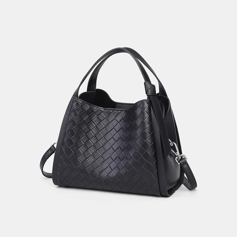 Woven Vegetable Basket Handbag Women's Autumn and Winter Niche Design High-end Messenger Bag Leather Bucket Tote Bag
