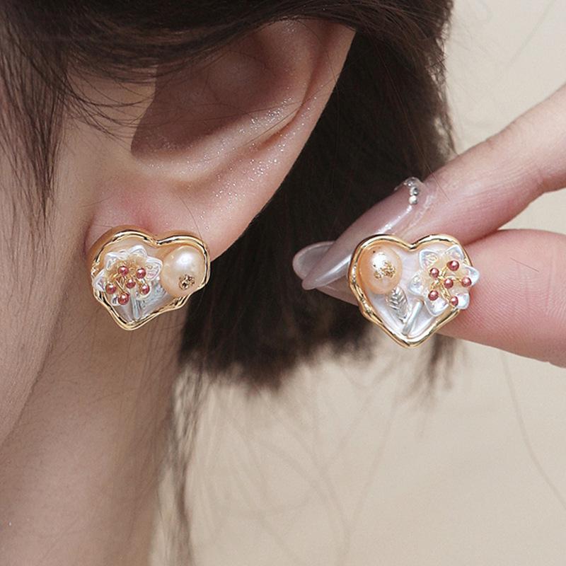 Elegant Imitation Pearl and Diamond-Studded Earrings for Women